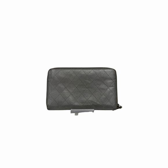 Chanel Zip-Around Wallet Silver Quilted Lambskin Leather CC Logo Accent - Picture 2 of 5